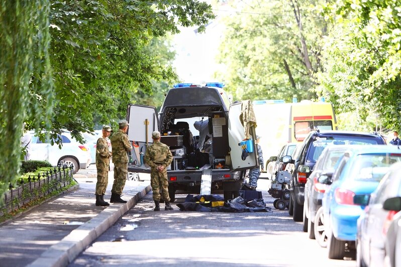 Около драмтеатра в Калининграде нашли и обезвредили противопехотную мину (фото) - Новости Калининграда | Фото: Александр Подгорчук / "Клопс"