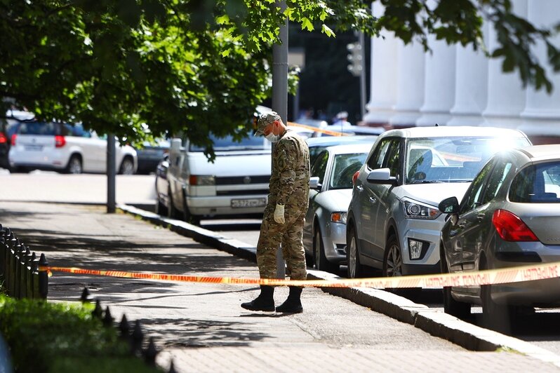 Около драмтеатра в Калининграде нашли и обезвредили противопехотную мину (фото) - Новости Калининграда | Фото: Александр Подгорчук / "Клопс"
