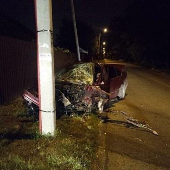 В Калининграде водитель BMW въехал в дерево и сбежал, пострадал 15-летний подросток - Новости Калининграда | Фото: пресс-служба УМВД России по Калининградской области