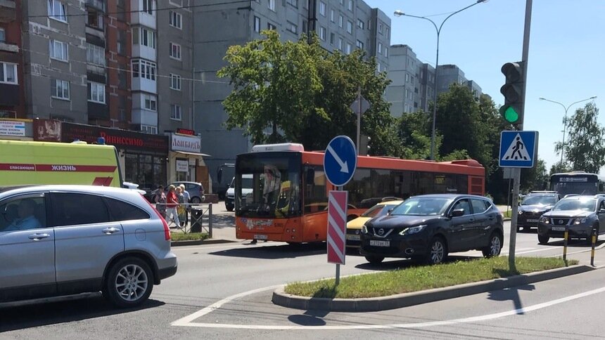 Возле Бауцентра на Сельме автобус сбил двоих детей (обновлено) - Новости Калининграда | Фото: Ольга Александрова