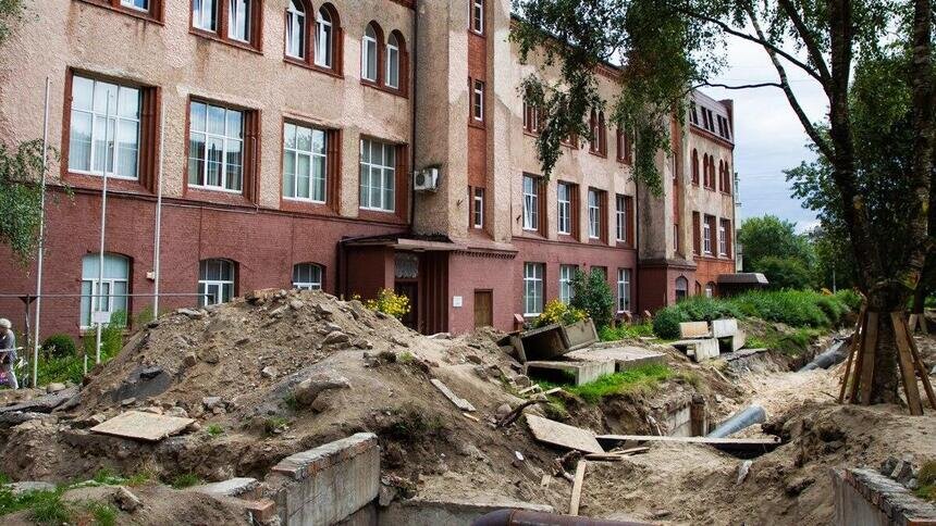 Найденными при реконструкции Рокоссовского валунами украсят набережную Нижнего озера - Новости Калининграда | Фото: архив "Клопс"