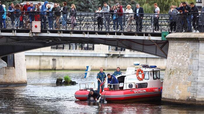 Очевидцы: в Преголе под Деревянным мостом нашли тело человека (фото) - Новости Калининграда | Фото: Александр Подгорчук / "Клопс"