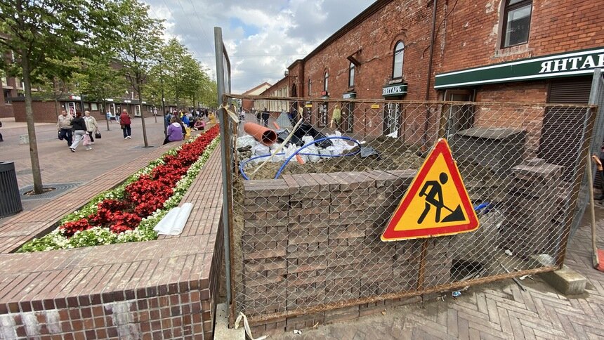 На Баранова вдвое расширят котлован, чтобы восстановить повреждённые предпринимателем трубы - Новости Калининграда | Фото: Александр Подгорчук / "Клопс"