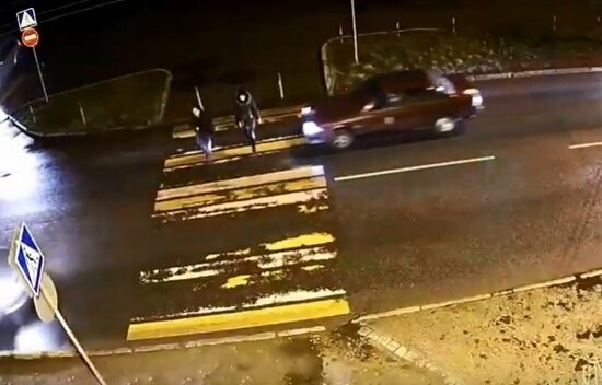 На камеры "Безопасного города" попали ДТП со сбитыми на "зебрах" пешеходами (видео) - Новости Калининграда | Фото: кадр видеозаписи
