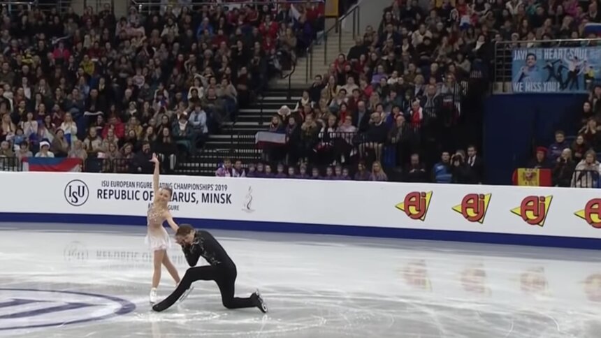 Российские пары заняли весь пьедестал чемпионата Европы по фигурному катанию - Новости Калининграда | Изображение: кадр из трансляции телеканала "Матч ТВ"