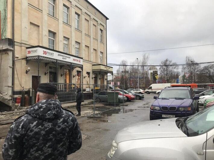 На Ленинском проспекте в Калининграде сносят незаконную пристройку (фото, видео) - Новости Калининграда | Фото: "Клопс"