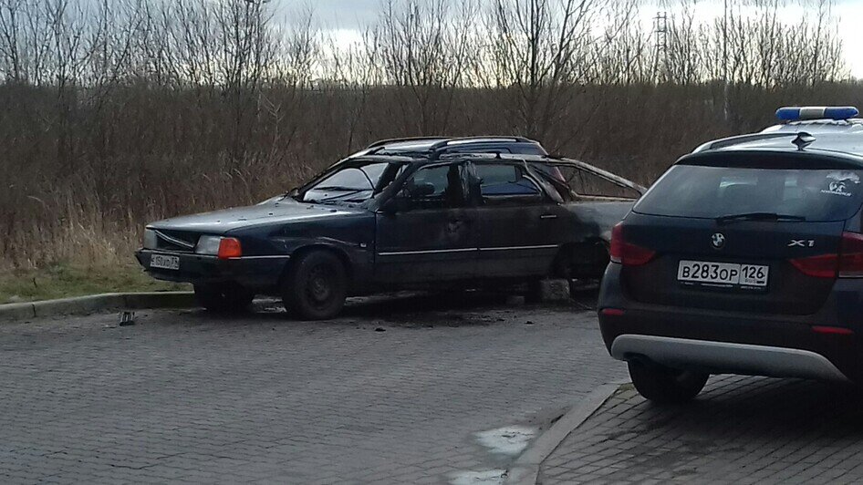 В Калининграде сгорела легковушка (фото, видео) - Новости Калининграда | Фото очевидца