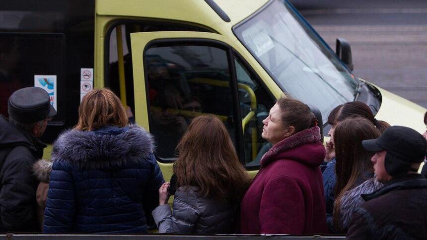 Калининградка пожаловалась Силанову, что водители 64-й маршрутки едят беляши - Новости Калининграда | Архив "Клопс"
