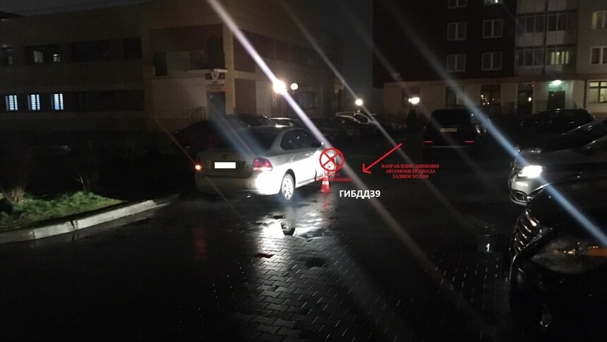 На Челнокова легковушка сбила школьника, садившегося в припаркованную машину - Новости Калининграда | Фото: пресс-служба УМВД России по Калининградской области
