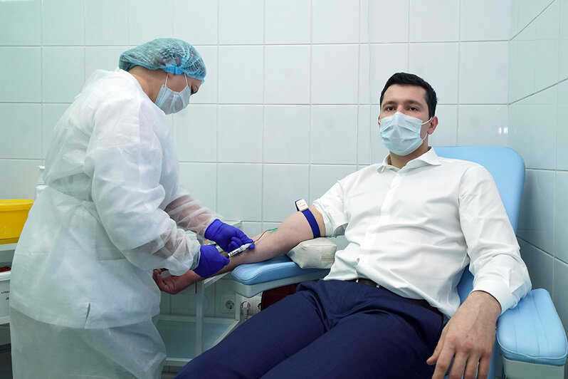 Алиханов принял участие в тестировании вакцины от COVID-19 - Новости Калининграда | Фото: пресс-служба правительства Калининградской области