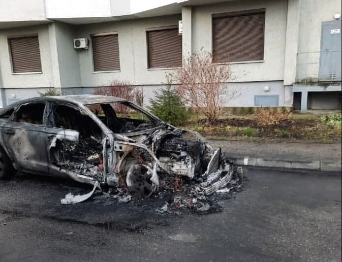 Сгоревшие автомобили на ул. Горького | Фото очевидцев