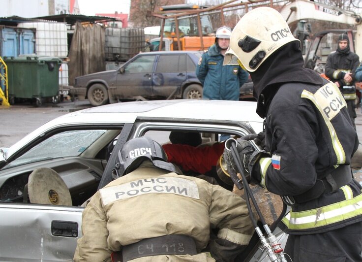 Сборная специализированной пожарно-спасательной части стала лучшей в работе на месте ДТП - Новости Калининграда | Фото: пресс-служба ГУ МЧС России по Калининградской области