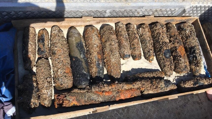 Больше 250 боеприпасов обезвредили на затонувшей в Балтике барже и в лесу, где от взрыва пострадали дети - Новости Калининграда | Фото: пресс-служба МЧС России