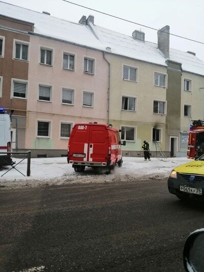 На Аллее Смелых из-за пожара в жилом доме эвакуировали десять человек (фото) - Новости Калининграда | Фото: очевидец