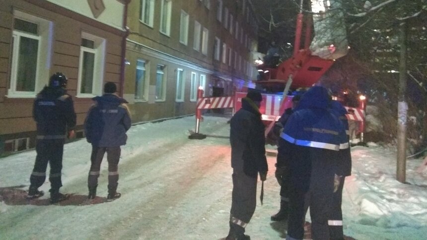 При пожаре на Сибирской в довоенном доме горели больше 300 "квадратов" - Новости Калининграда | Фото: пресс-служба ГУ МЧС России по Калининградской области