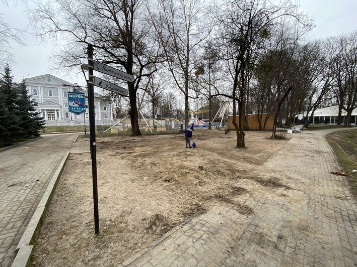 Утром 24 марта все конструкции убрали, площадку разровняли | Фото: Александр Подгорчук / "Клопс" 