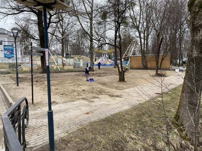 Утром 24 марта все конструкции убрали, площадку разровняли | Фото: Александр Подгорчук / "Клопс" 