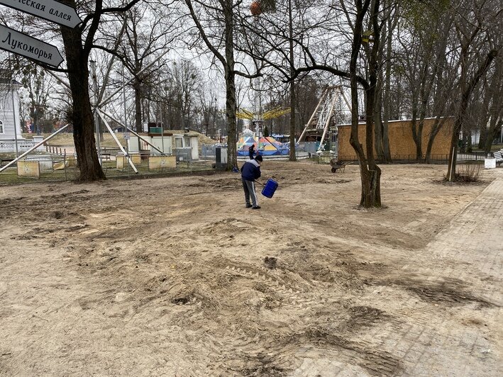 Утром 24 марта все конструкции убрали, площадку разровняли | Фото: Александр Подгорчук / "Клопс" 