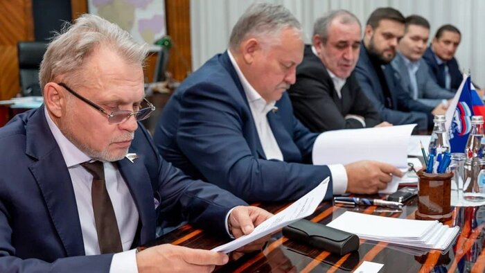 Депутаты Госдумы Андрей Горохов и Марина Оргеева обеспечили инфекционную больницу и ЦГКБ Калининграда чистой питьевой водой - Новости Калининграда